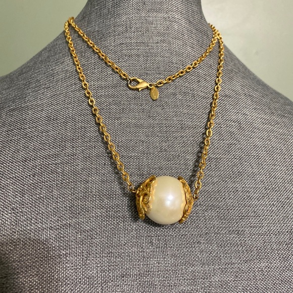 Express Faux Pearl Beaded Necklace - Picture 2 of 4